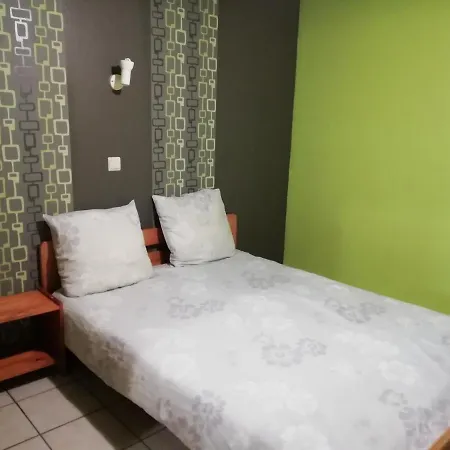 Hotell Dry Les Courtis