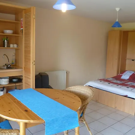 Dry Les Courtis 로버트빌