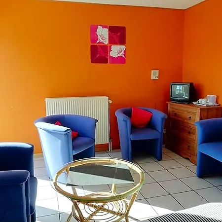 Hotell Dry Les Courtis Robertville