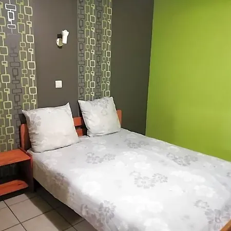 Dry Les Courtis Hotell