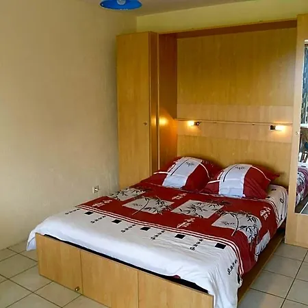 Dry Les Courtis Hotell