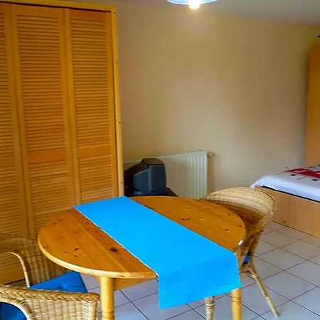 Hotell Dry Les Courtis 2*