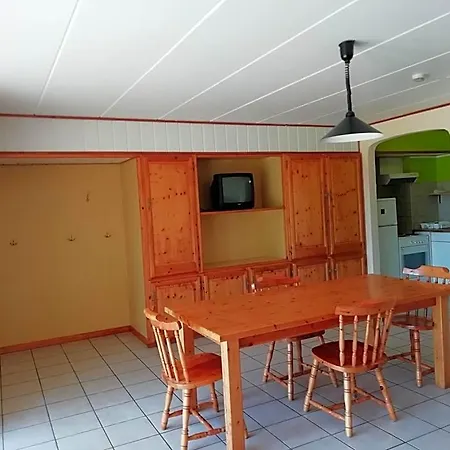 Hotell Dry Les Courtis Robertville